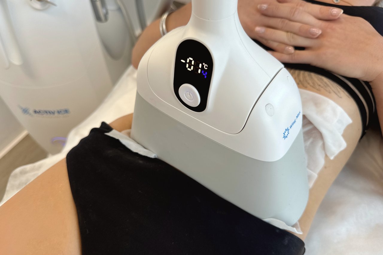 Applicateur Activ Ice affichant -01°C pendant le soin cryolipolyse